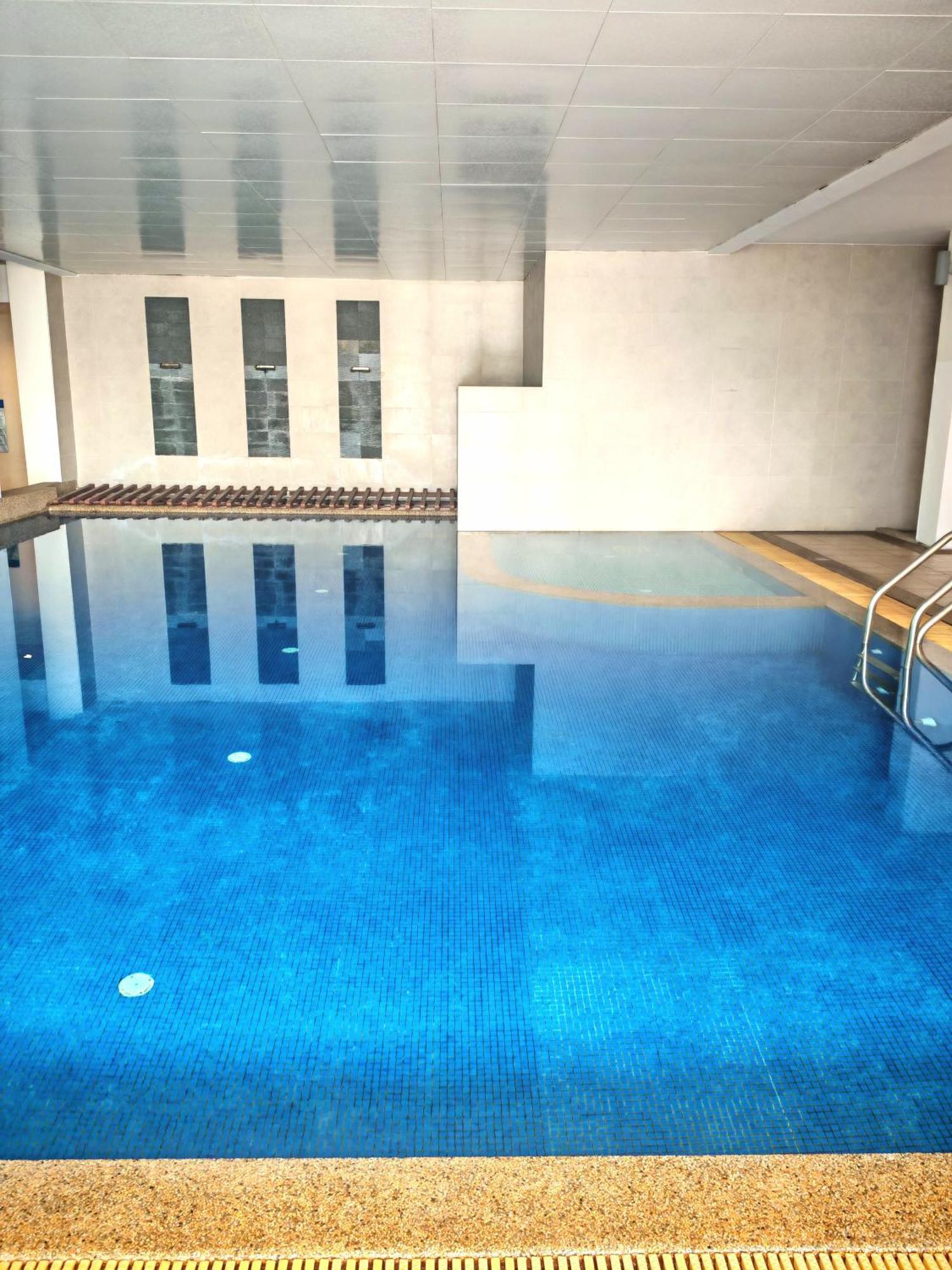 Klcc Amazing Robots Homestay 4Bedrooms Kuala Lumpur Rum bild